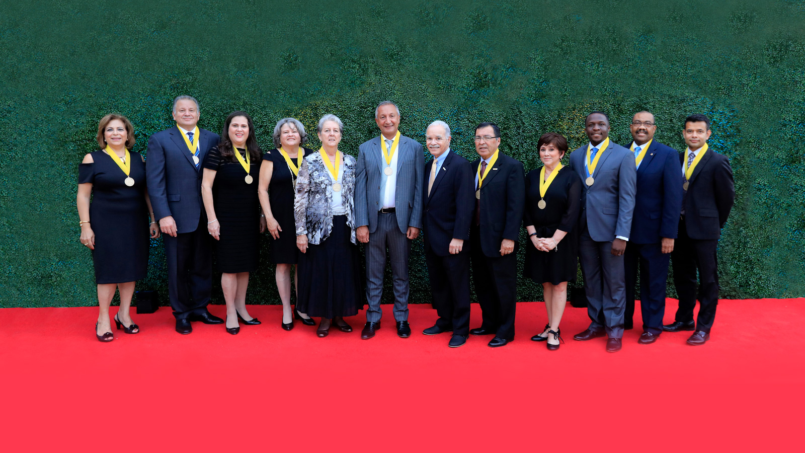 Cal State LA alumni pose for a photo with Cal State LA President William A. Covino at the 2018 Alumni Gala.
