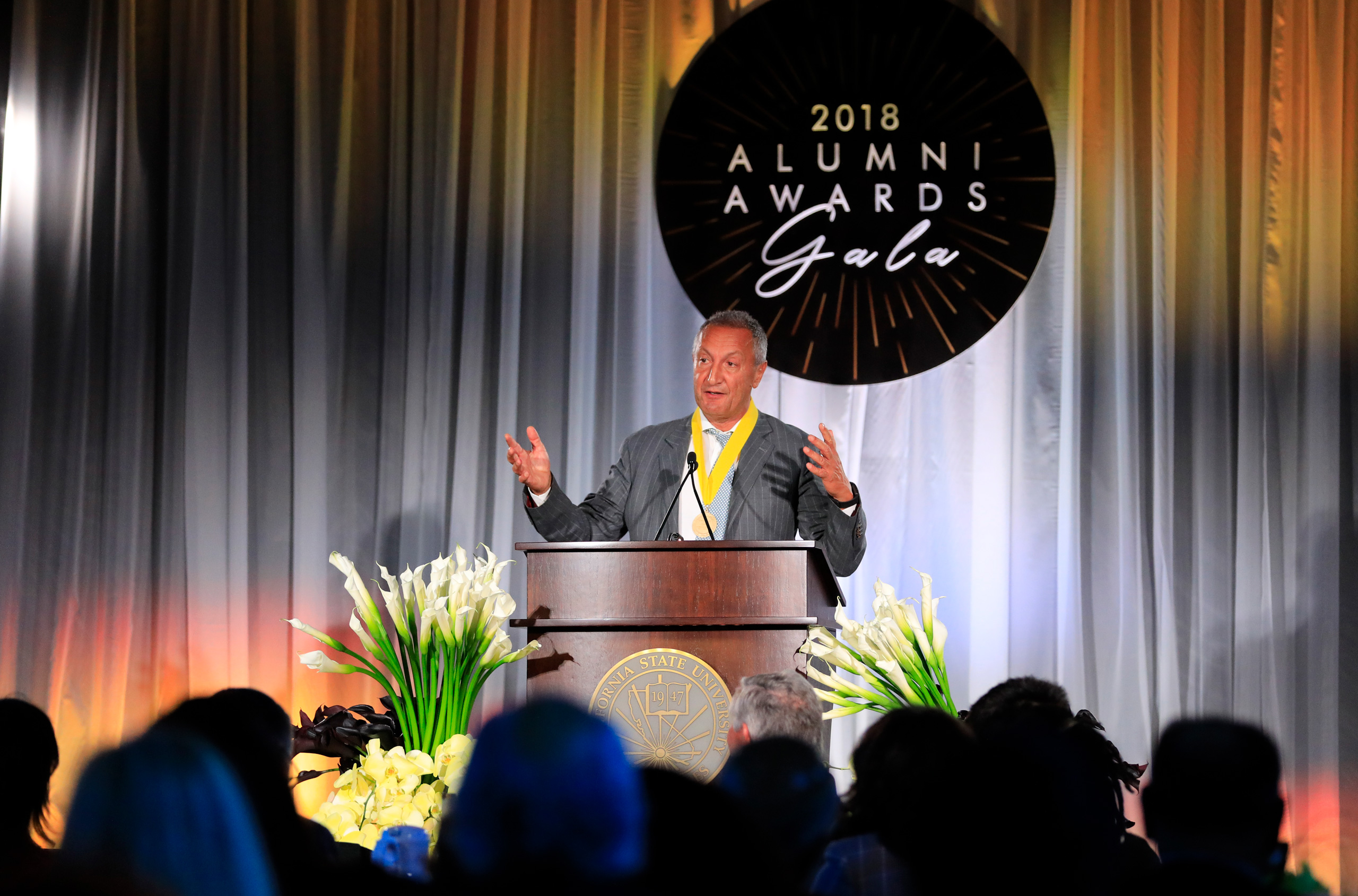 Cal State LA alumnus, Isaac Larian speaks from a podium at the 2018 Alumni Gala.