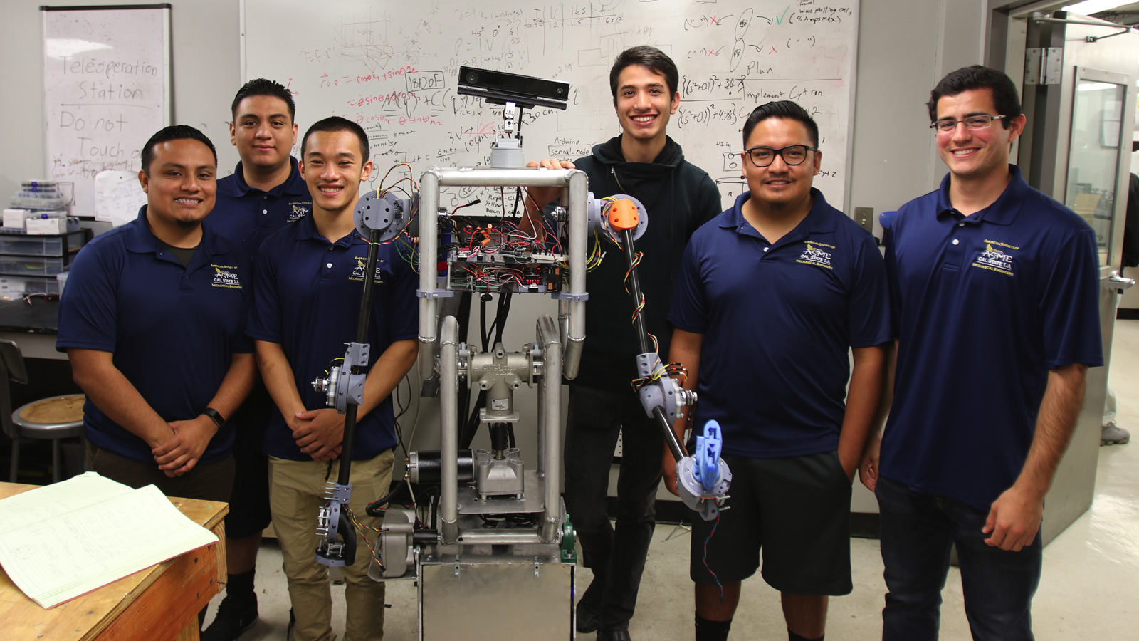 A group of engineering students with Melo and Sal. A group of engineering students with Melo and Sal.